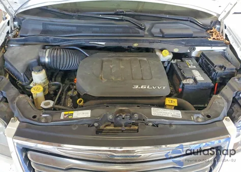 2013 Chrysler Town & Country Touring z USA, uszkodzony, nr VIN 2C4RC1BG8DR689098